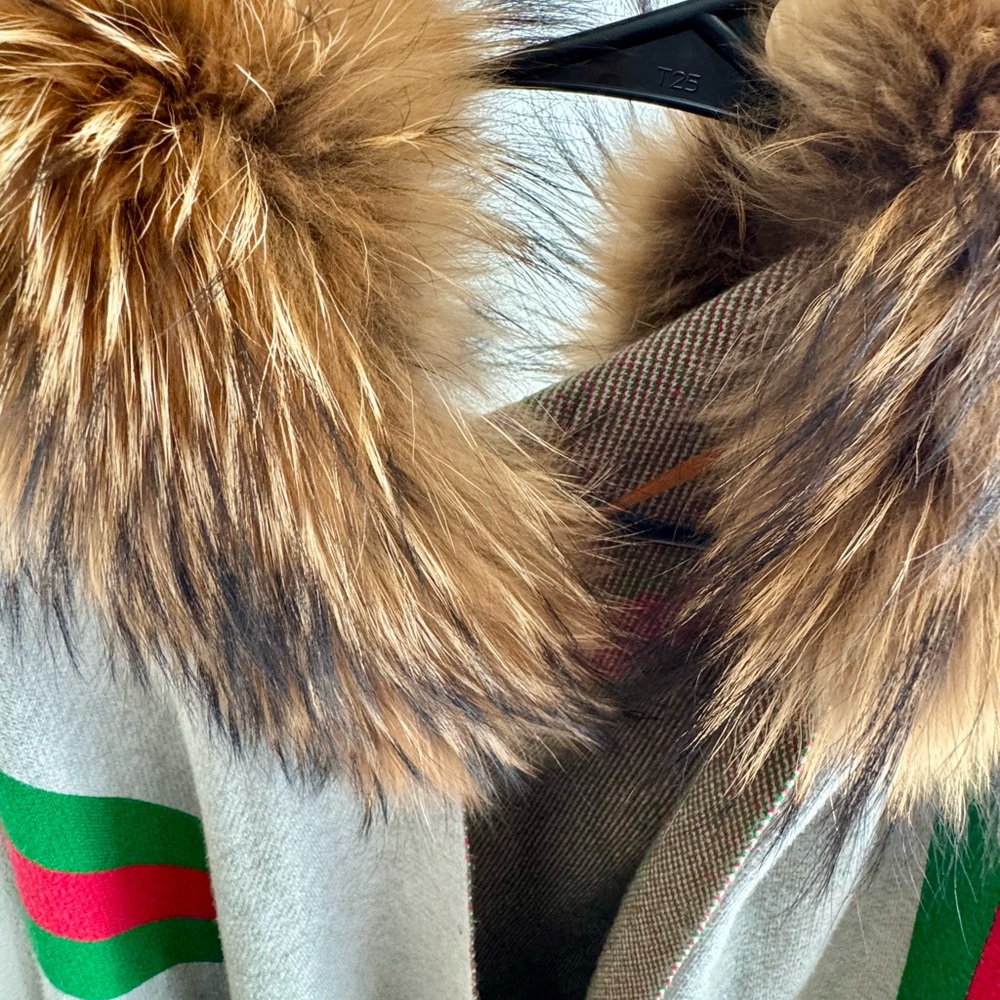 OO LALA fox cape with Gucci style stripe in red and green. OS - Picture 5 of 12